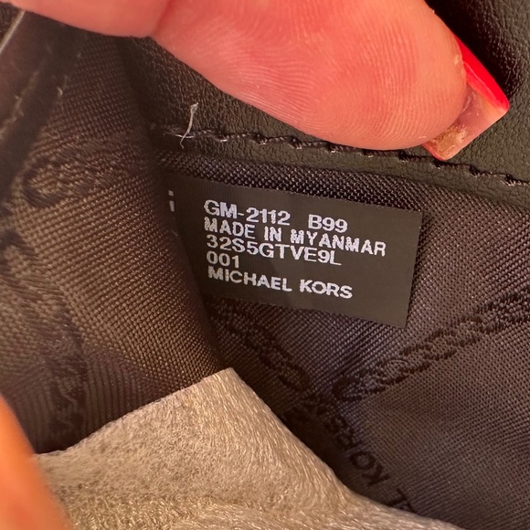 Michael Kors Continental Wallet Wristlet - Picture 5 of 8